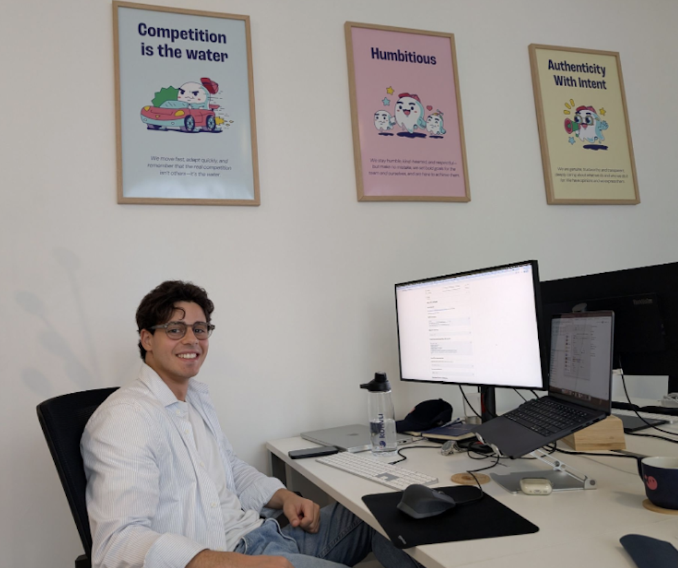 Hedi desk photo